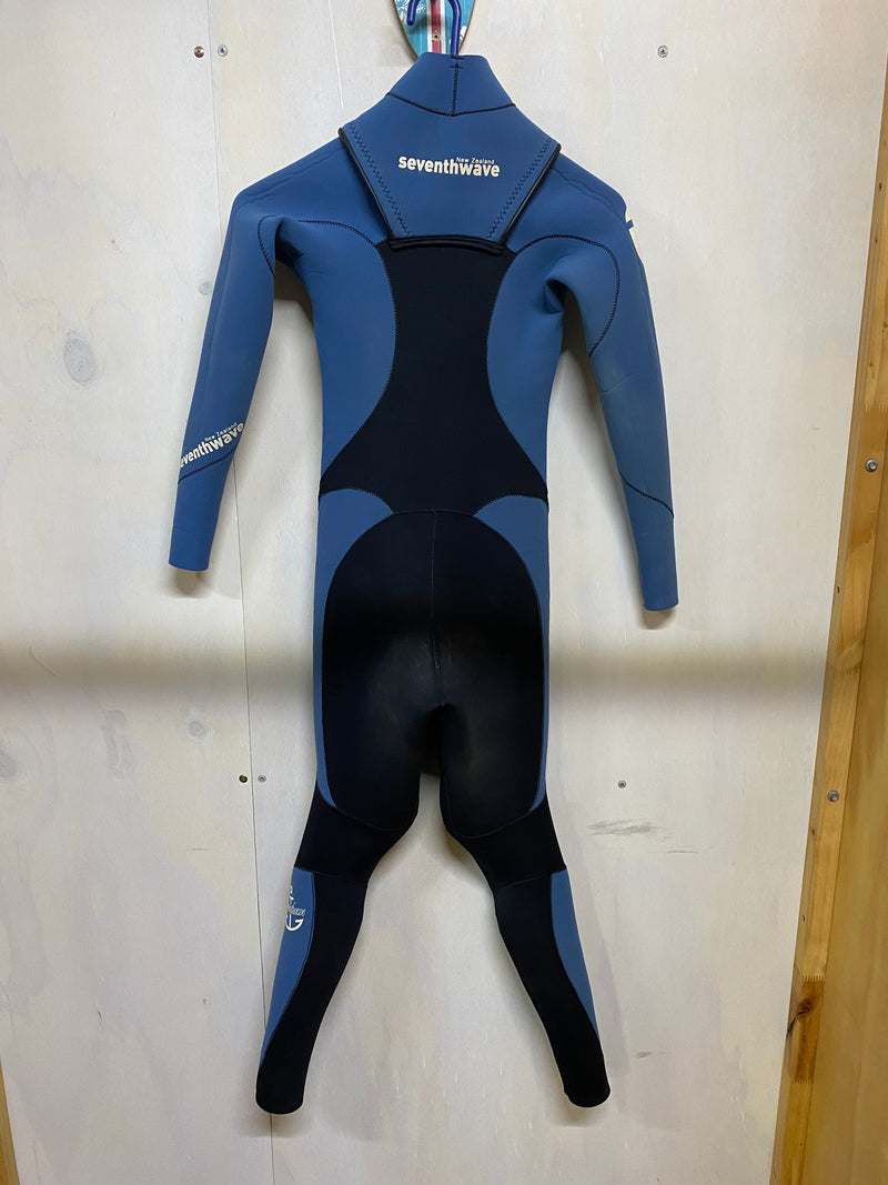 Clearance Used 4/3 Sample Winter Wetsuit Size 8