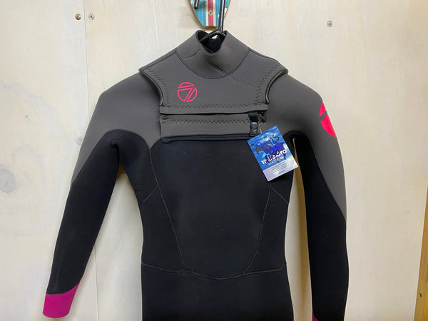 Clearance Women's MAX Ultra 3/3mm Chest Zip Glued Winter Wetsuit 12Short