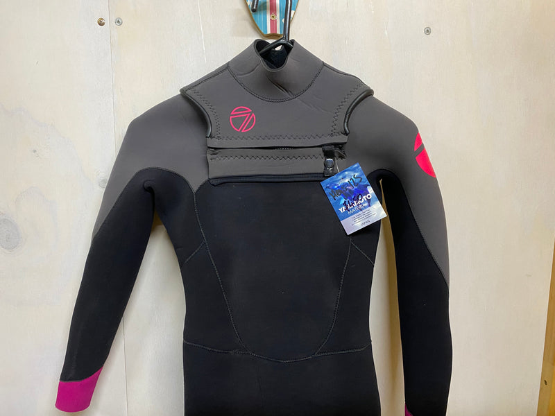 Clearance Women's MAX Ultra 3/3mm Chest Zip Glued Winter Wetsuit 12Short